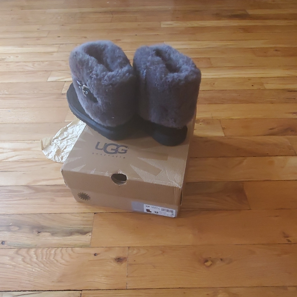 Boots - Picture 4 of 4